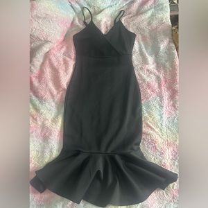 Black mermaid style dress never worn . Size s